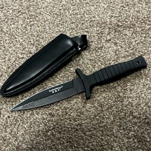 Tactical Knife w/ Clip Smith & Wesson